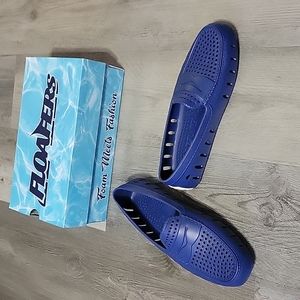 New Floafers, navy pheony color, size 9 men or women 11